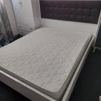 تخت خواب و تشک دونفره و پاتختی