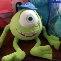 عروسک|اسباب‌بازی بچه|رباط‌کریم, رباط‌کریم|دیوار