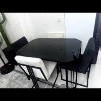 میز ناهار خوری نو و تمیز بدون خط و خش