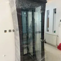 ویترین نو و سالم مناسب جهیزیه جنس چوب