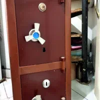 میز مدیریت و گاو صندوق دو طبقه