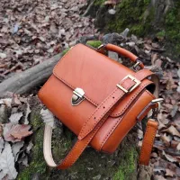 از طراحی تا اجرا محصولات چرمی با رنگ و طرح دلخواه|کیف، کفش، کمربند|رشت, منظریه|دیوار