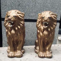 مجسمه شیر طلایی بزرگ