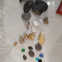 مقداری سنگ  قیمتی