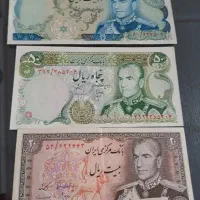 دوتا اسکناس ۲۰۰ ریالی و چندتا ۲۰ ریالی