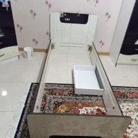 تخت و کمد