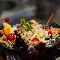 قلیان زن حرفه ای ، کمک آشپز