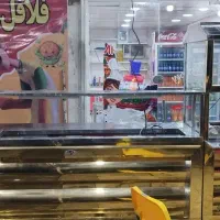 کارگر فلافلی فست فودی