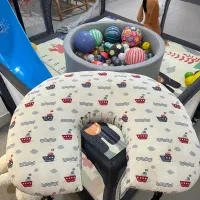 بالشت شیردهی و کمک نشستن نوزاد