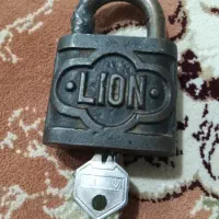 یک عدد قفل قدیمی باز و بسته هم میشه