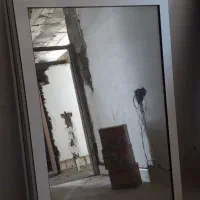 اینه و صندلی