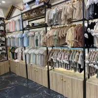 فروشنده لباس بچگانه
