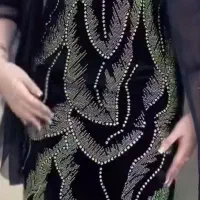 نگین کوبی روی لباس چادر شال .شلوار لی ،تیشرت