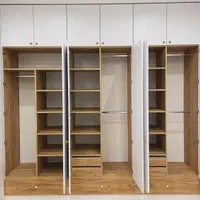 کمد دیواری و درب اتاق