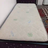 تخت و تشک یک نفره کاملا سالم و بسیار تمیز