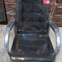 صندلی دکمه دار انتظار