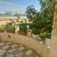 سوییت ویلایی شیک وبسیار تمیز همکف با حیاط در سمیرم