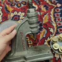 دستگاه پرس دکمه