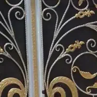 نقاش نقاشی د ر و پنجره وساختمان اقصاد