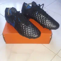 استوک کفش فوتبال|کیف، کفش، کمربند|اندیشه, اندیشه فاز ۱|دیوار