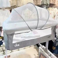 تخت کنار مادر