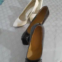 دو جفت کفش پاشنه بلند مشکی و سفید