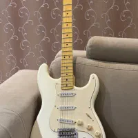 گیتار الکتریک با تمامی وسایل