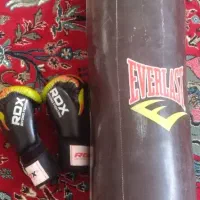 کیسه بوکس و دستکش بوکس