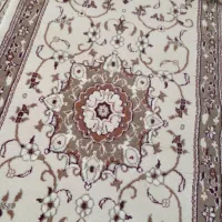 کنار فرش چهارمتر بلندی در شصد سانت پهنا