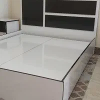 ست تخت‌خواب دونفره همراه پاتختی