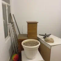 کارتن خالی و پلاستیک حبابی