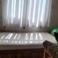 تخت خواب یک نفره همراه با تشک خوش خواب در حد نو