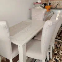 میز غذا خوری و ساعت ایستاده صفر