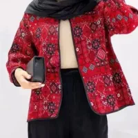 تعدادی مانتو کت و شلوار و کفش در حد نو