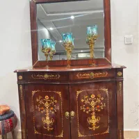 ایینه و کنسول و شمعدان