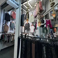 فروشنده آقا (عمده فروشی پوشاک زنانه )