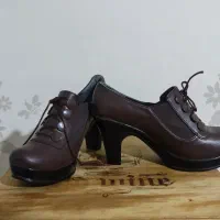 2جفت کفش|کیف، کفش، کمربند|میانه, |دیوار