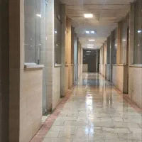 مغازه در بازار غرب، لطفا تا انتها مطالعه کنین.