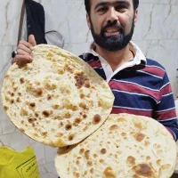 نان تنوری داغ و تازه که بسته بندی شده وفله