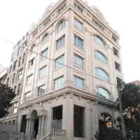 ۳۰۰متر/بر اصلی سرو غربی/۴پارکینگ