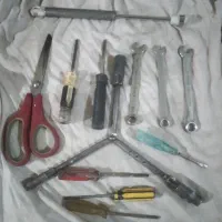 تعدادی اچار و پیچ گوشتی سالم|ابزارآلات|زاهدان, |دیوار