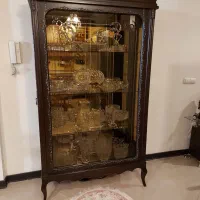 ویترین برنز کار شده  پایه آهویی  چوب راش