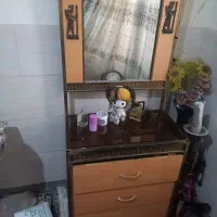 سلام  یه میز ارایشی جنس فرفورژه