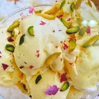 بستنی فروشی