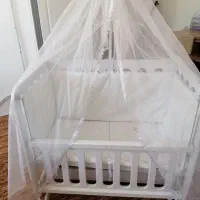 تخت کنار مادر