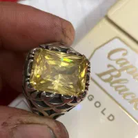 تعدادی انگشتر و گردنبند