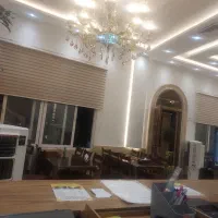 به چند حسابدار خانم و یک کمک اشپز و چند خانم