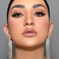 مدل میکاپ هستم