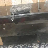 میز تلوزین و دو عدد دیجتال