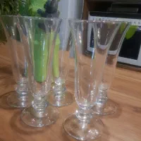 لیوان پایه دار بلند